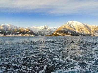 冬季景观，峡湾日出日落，挪威。乘Vangsnes到Balestrand。