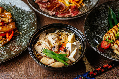 亚洲菜，沙拉，汤，小吃，寿司，热菜