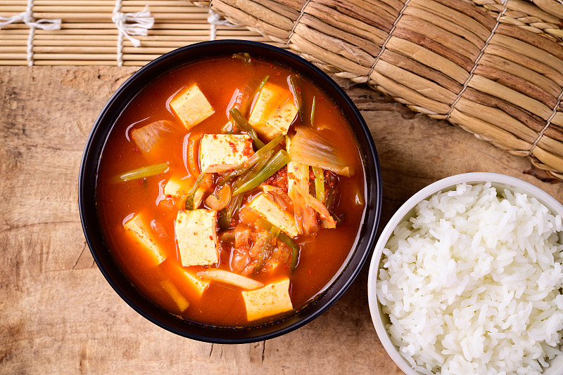 韩国食物，韩国泡菜豆腐汤和米饭