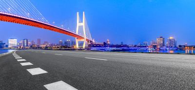 上海南浦大桥和柏油路夜景