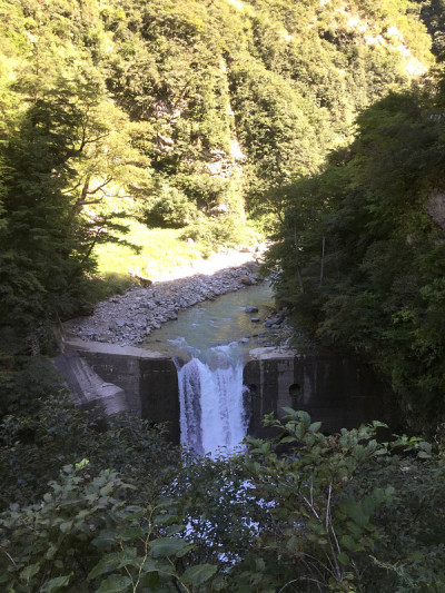 Kurobe峡谷Kurobe河沿岸的风景