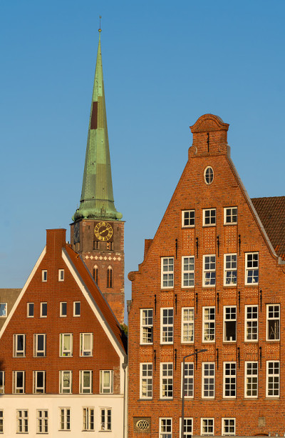 位于德国北部的汉萨城LÃ¼beck (Hansestadt LÃ¼beck)的老城中心。汉萨同盟的发