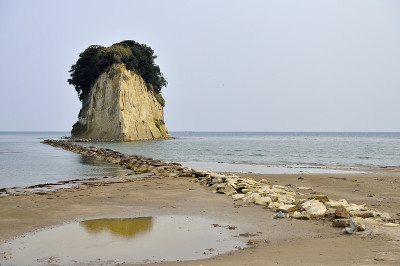 三越岛
