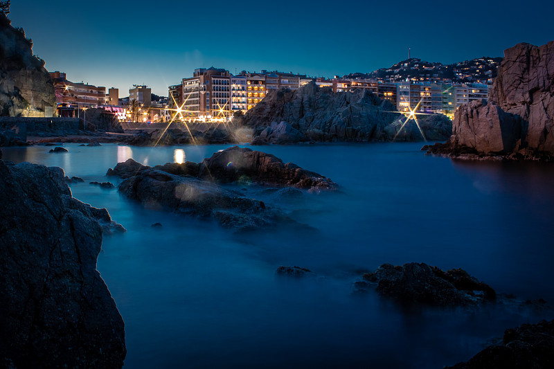 西班牙马勒特海滩的夜景