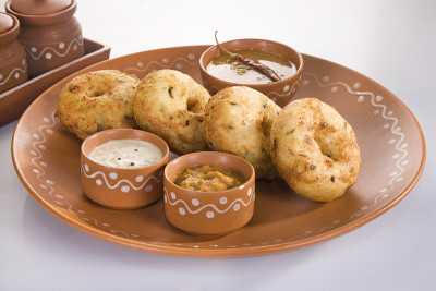 印度菜:印度酸辣酱和Idli vada