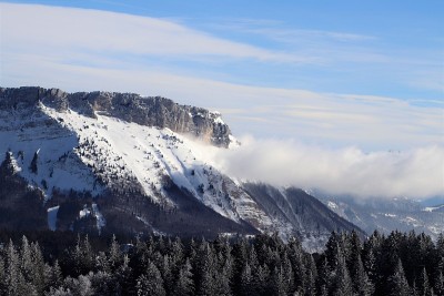 山-雪下的山- BAUGES山- SAVOIE