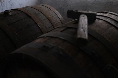 酿酒的背景