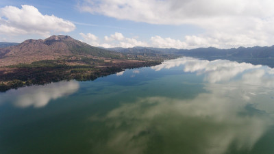 巴图尔湖和火山。印尼巴厘岛