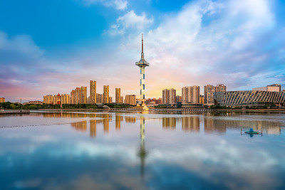 江苏省盐城市巨龙湖公园建筑景观天际线
