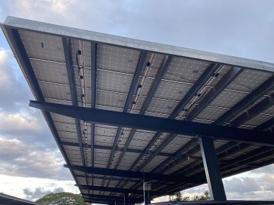 商业太阳能电池板车库