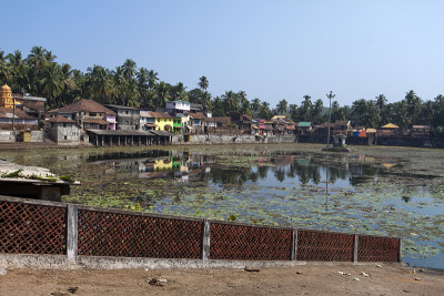 印度。Gokarna。神圣的水库