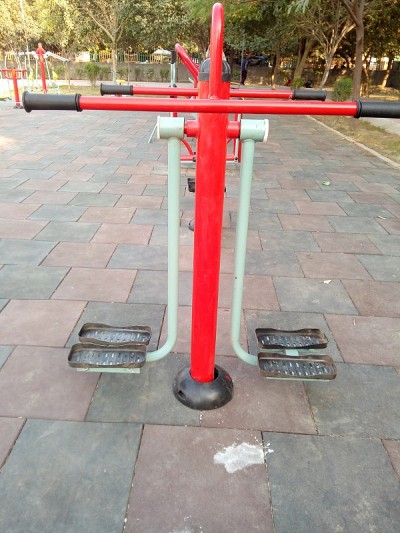 A picture of two side pendulum swing