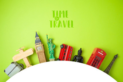 旅游和旅游概念，以绿色为背景的纪念品。