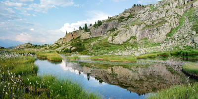 山湖全景