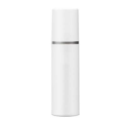 白色不透明塑料包装。一种有盖子和化妆品分配器的容器。