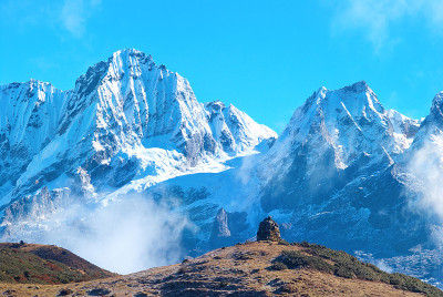 山峰，白雪覆盖。