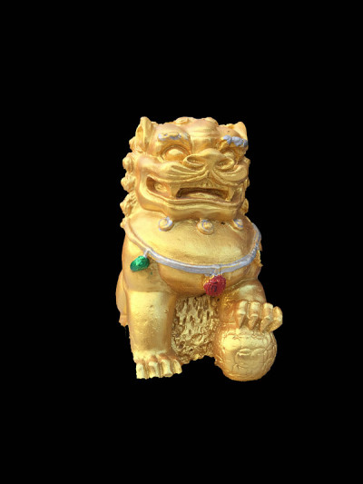 皮秀，金色，孤立黑色背景。