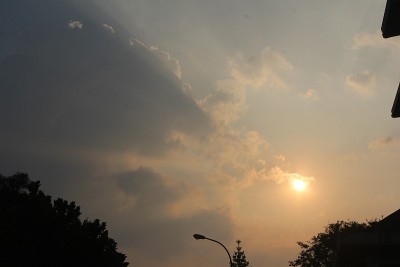 夕阳和路灯
