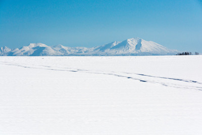 雪野，雪山，蓝天
