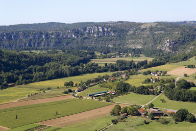俯瞰Lot Valley的田野和农场