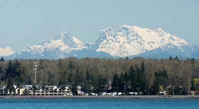 看着贝克山从Semiahmoo湾和Jorgensen码头，布莱恩，Whatcom，华盛顿