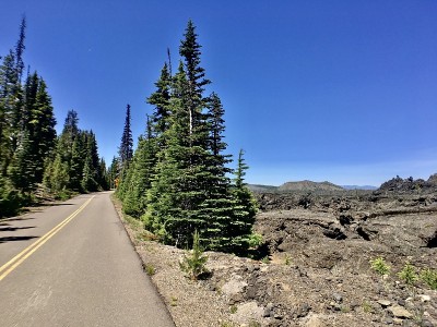 贝尔克纳普火山口附近的道路