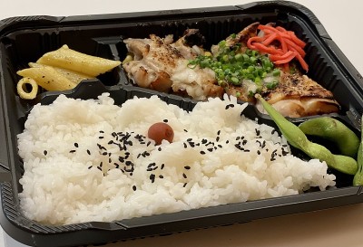 烤鸡盒饭