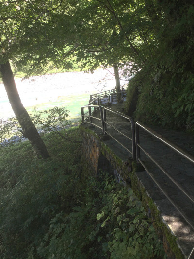 Kurobe峡谷Kurobe河沿岸的风景