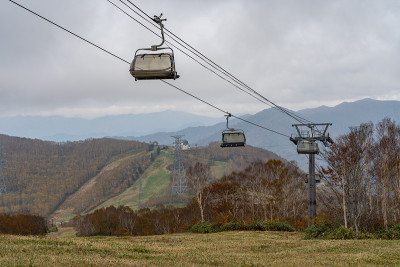 田代快速升降，田代滑雪场正值秋叶繁茂的季节