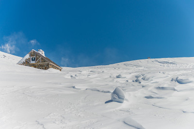 雪景中的木屋