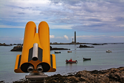 Plouguerneau。维珍岛灯塔前的海滨远景。Finistere。布列塔尼