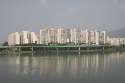 河边的公寓楼