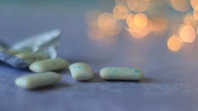 口香糖和明亮的背景