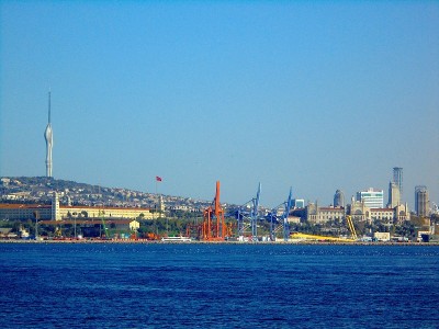 亚洲边山和博斯普鲁斯海峡港口在马尔马拉海与塔