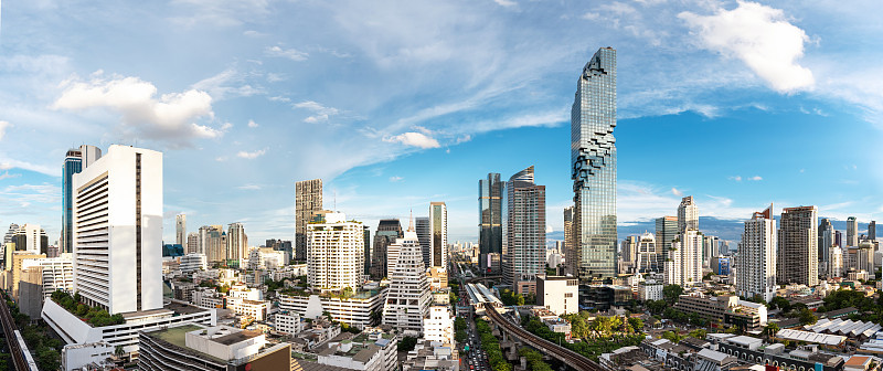 曼谷市景商务区全景图与高度建筑在下午