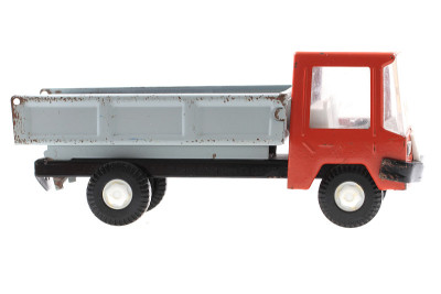 红色金属玩具车