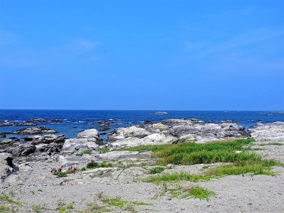 千叶县田山的梦幻海滨。天空、大海和石头。