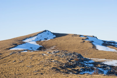山在雪景