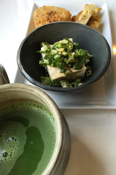 日本早餐配抹茶绿茶
