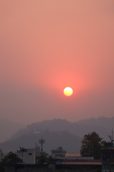 日落和丘陵