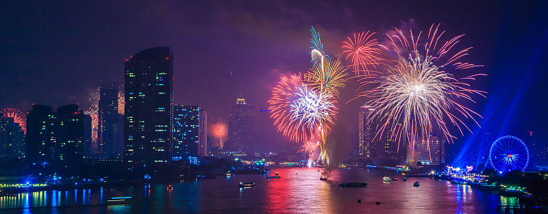 烟花倒数(新年快乐)曼谷亚洲泰国