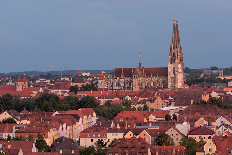 从三一山到雷根斯堡的景观与Stadteil Stadtamhof和Dom