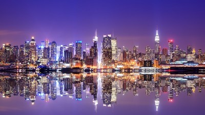 黄昏时分曼哈顿天际线的水景