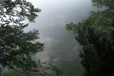 中国湖北武当山。那里有许多道教寺庙