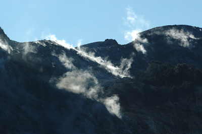 火山口的蒸汽