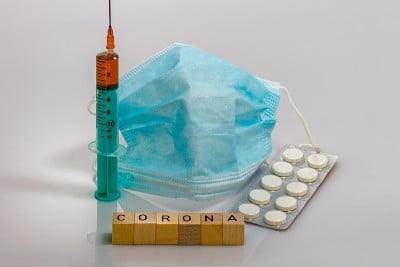 用注射和面罩保护
