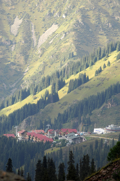 天山山。