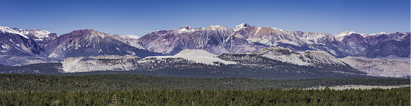 Mono - inyo火山口是加利福尼亚东部Mono县的一个由火山口、圆顶和熔岩流组成的火山链。