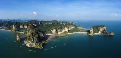 从上面俯瞰，泰国甲米最著名的海滩，普拉琅海滩，莱利海滩，东西湾海滩和美丽的岩石构成奥琅塔的全景鸟瞰图