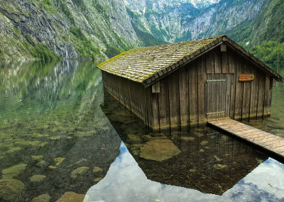山中的湖屋
